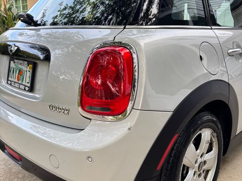 Used 2018 MINI Cooper 4-Door Hardtop image 11