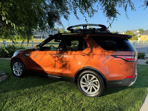 Used 2017 Land Rover Discovery HSE image 4