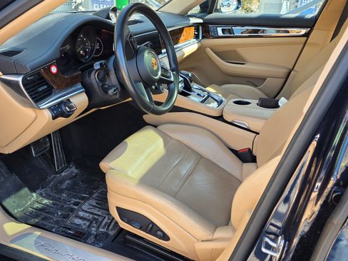 Used 2022 Porsche Panamera 4 w/ Premium Package image 8