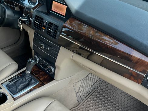 Used 2011 Mercedes-Benz GLK 350 GLK 350 Sport Utility 4D image 12