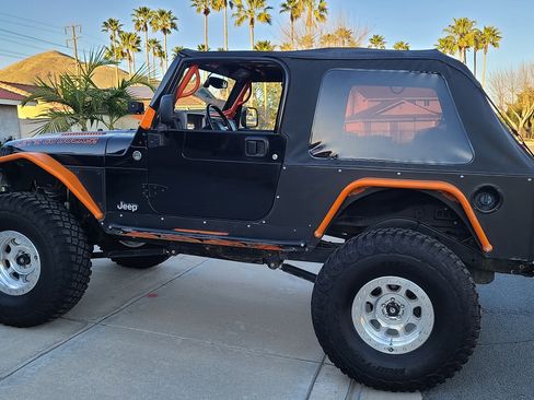 Used 2005 Jeep Wrangler Unlimited image 1