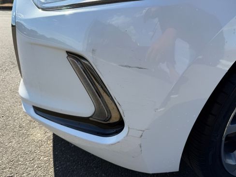 Used 2017 Hyundai Elantra Limited image 13