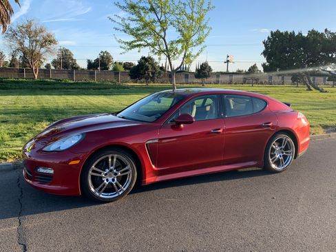 Used 2013 Porsche Panamera image 2