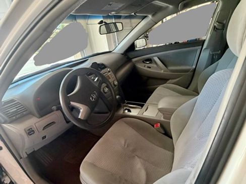 Used 2010 Toyota Camry LE FWD image 9