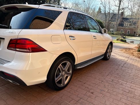 Used 2016 Mercedes-Benz GLE 400 4MATIC image 2