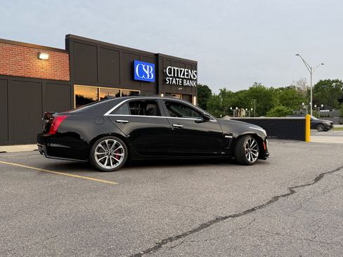 Used 2016 Cadillac CTS V w/ Luxury Package RWD image 4
