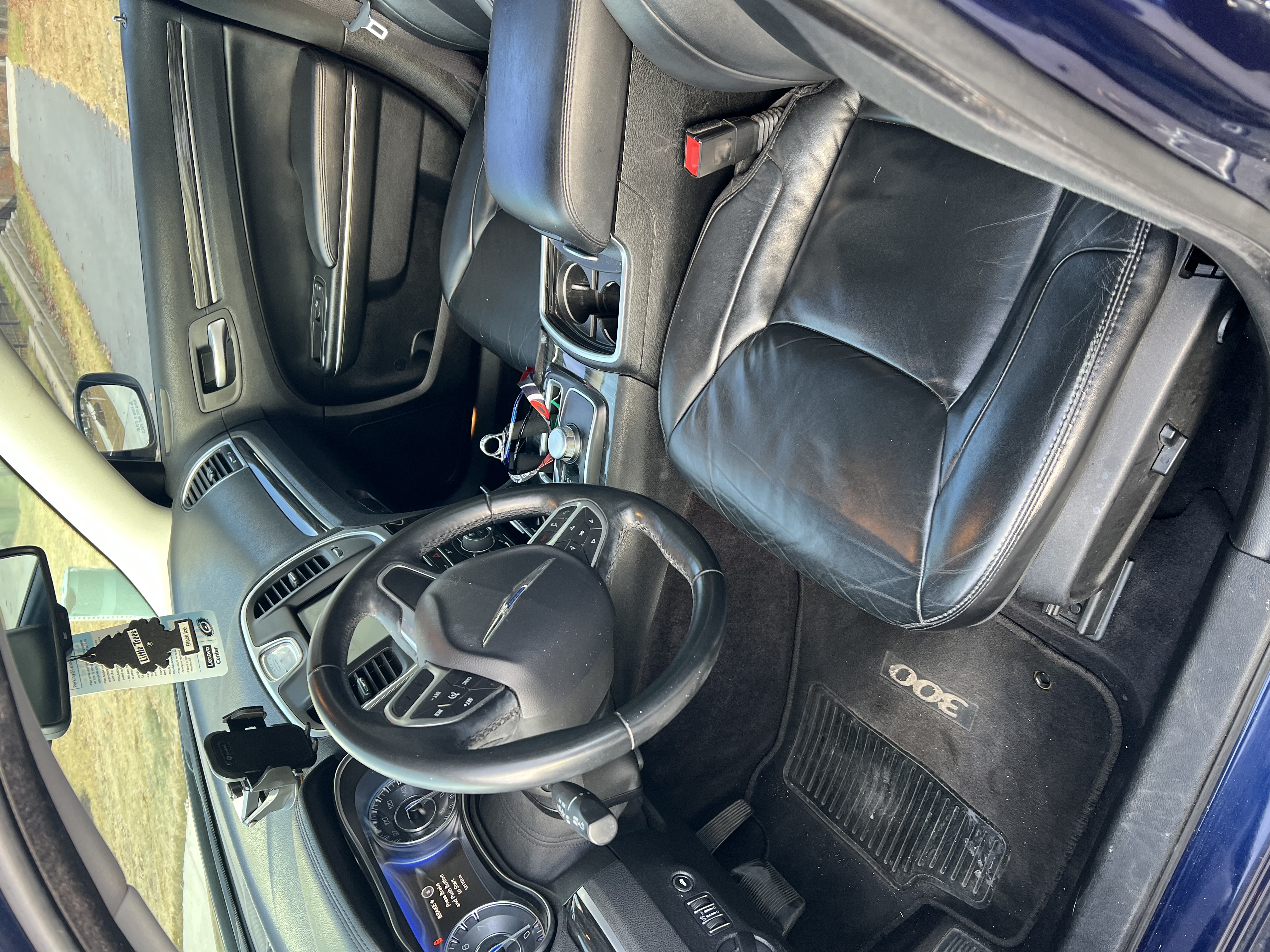 Used 2017 Chrysler 300 Limited RWD image 6