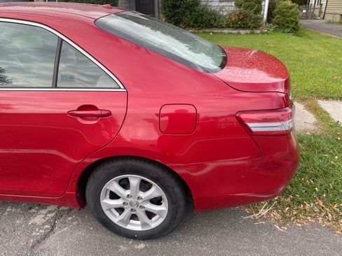 Used 2011 Toyota Camry LE image 9