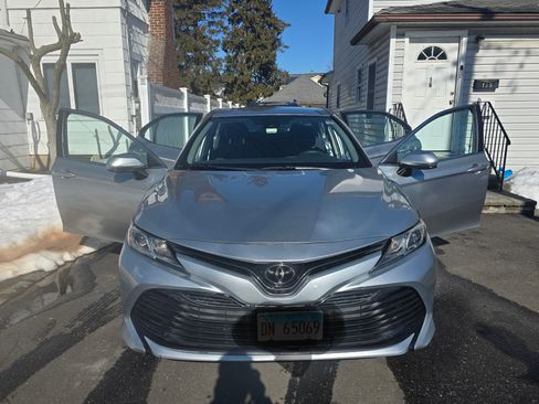 Used 2019 Toyota Camry LE image 1