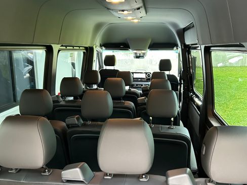 Used 2025 Mercedes-Benz Sprinter 2500 image 2