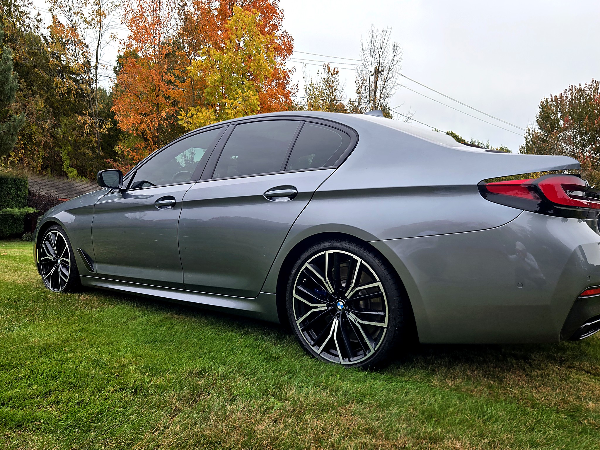 Used 2022 BMW M550i xDrive w/ Dynamic Handling Package AWD/4WD image 13
