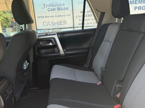 Used 2018 Toyota 4Runner SR5 AWD/4WD image 15