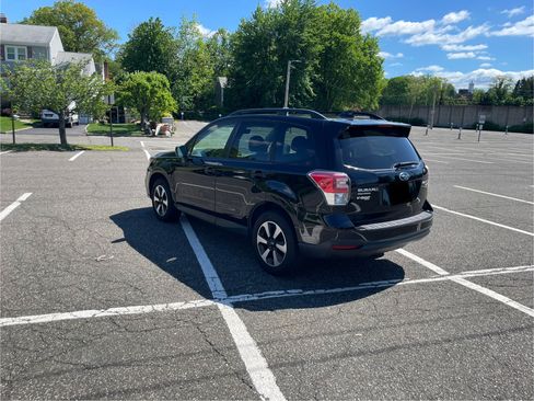 Used 2017 Subaru Forester 2.5i Premium w/ All-Weather Package image 4