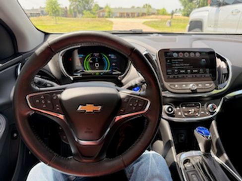 Used 2017 Chevrolet Volt Premier w/ Driver Confidence II Package FWD image 2