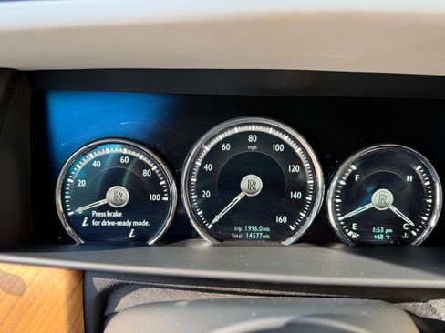 Used 2023 Rolls-Royce Cullinan w/ Cullinan Package image 19