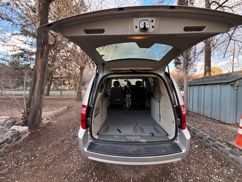 Used 2010 Dodge Grand Caravan SXT w/ Entertainment Group 2 image 10