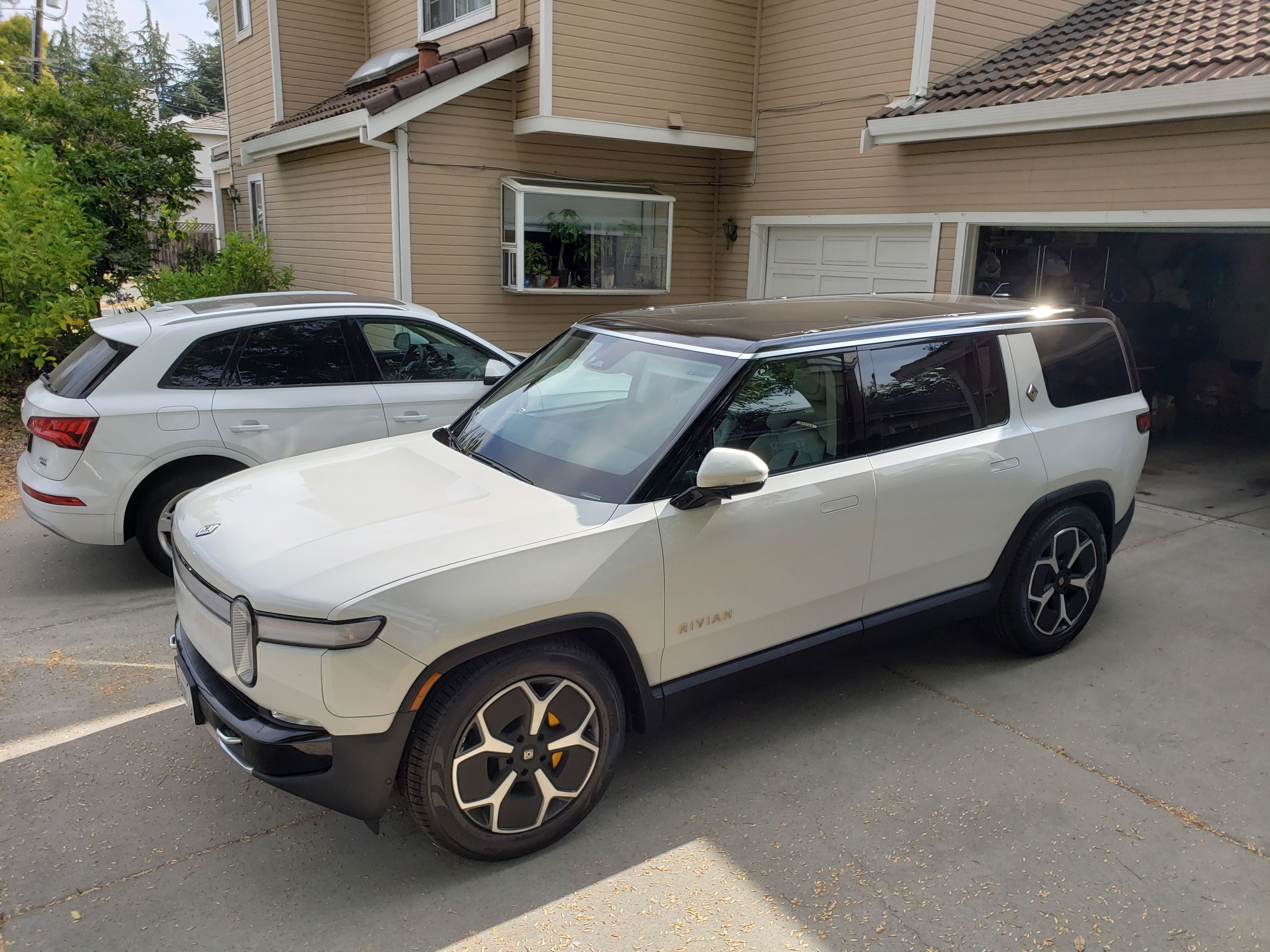 Used 2023 Rivian R1S Adventure Quad AWD/4WD image 4
