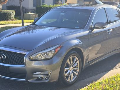 Used 2018 INFINITI Q70 Luxe