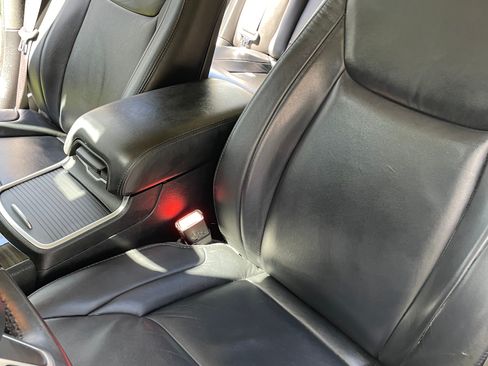 Used 2017 Chrysler 300 Limited w/ Value Package image 5