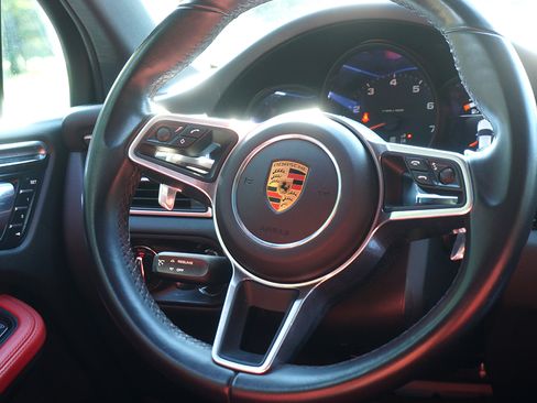 Used 2018 Porsche Macan Sport Edition image 10