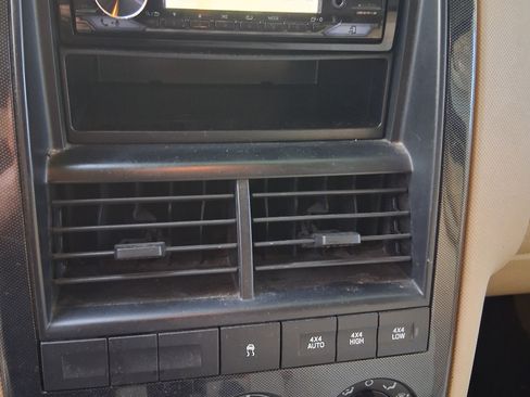 Used 2007 Ford Explorer Sport Trac XLT image 8