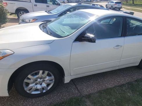 Used 2011 Nissan Altima 2.5 S image 1