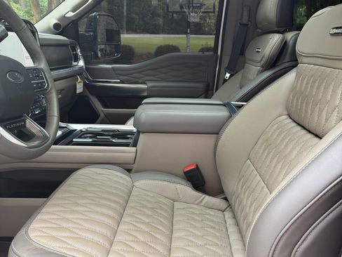 Used 2025 Ford F350 Platinum w/ Platinum Plus Package image 6