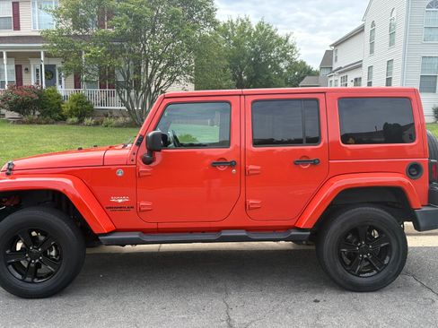 Used 2015 Jeep Wrangler Unlimited Sahara w/ Connectivity Group AWD/4WD image 2
