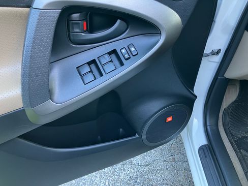 Used 2010 Toyota RAV4 Limited image 22