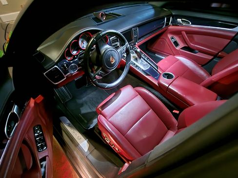 Used 2016 Porsche Panamera 4S image 6