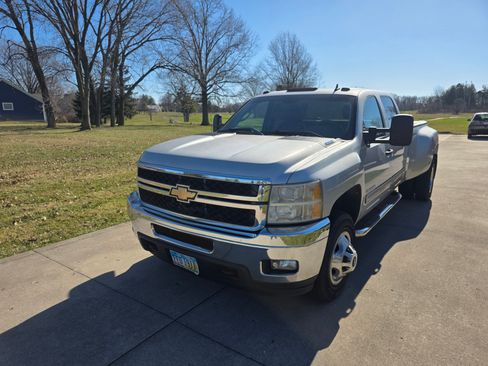 Used 2011 Chevrolet Silverado 3500 LT w/ Interior Plus Package image 6