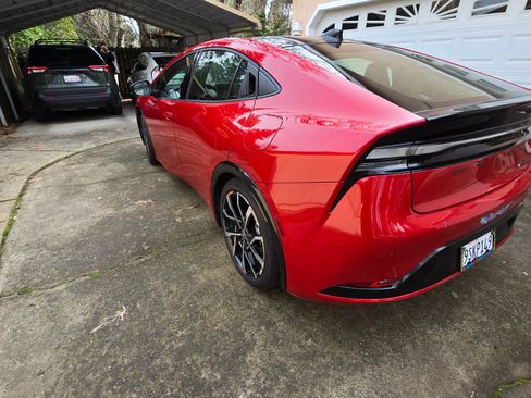 Used 2024 Toyota Prius Prime image 5