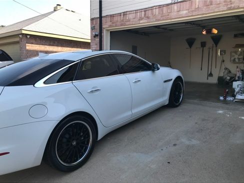 Used 2013 Jaguar XJ image 9