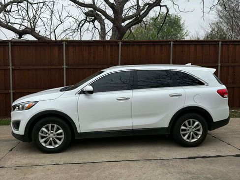 Used 2018 Kia Sorento LX image 6