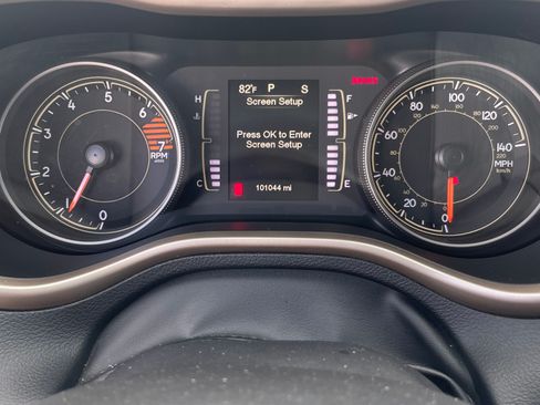 Used 2017 Jeep Cherokee Sport FWD image 5