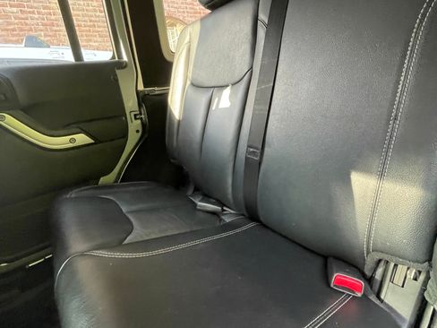 Used 2018 Jeep Wrangler Unlimited Rubicon w/ Connectivity Group AWD/4WD image 23