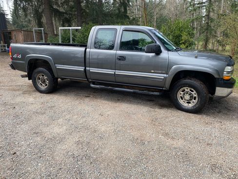 Used 2002 Chevrolet Silverado 2500 LS AWD/4WD image 2