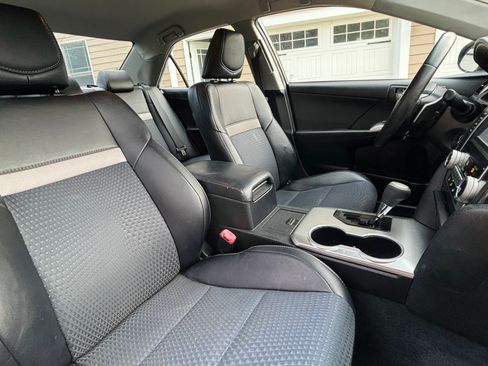 Used 2014 Toyota Camry SE FWD image 13