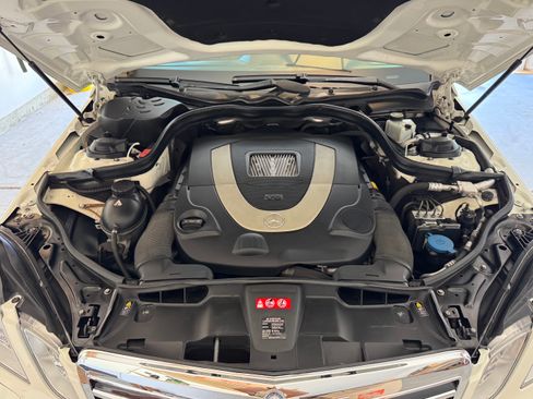 Used 2011 Mercedes-Benz E 550 Sedan image 29