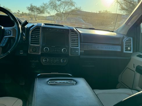 Used 2020 Ford F350 Limited image 12