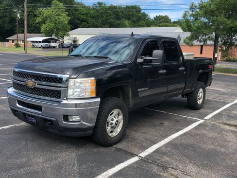 Used 2011 Chevrolet Silverado 2500 LT w/ Interior Plus Package image 2