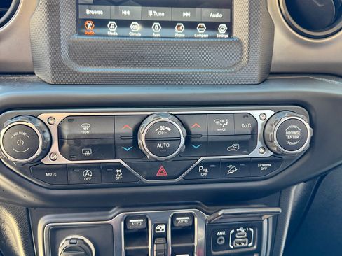 Used 2018 Jeep Wrangler Unlimited Sport S image 16