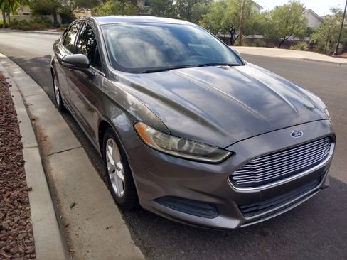 Used 2013 Ford Fusion SE FWD image 4