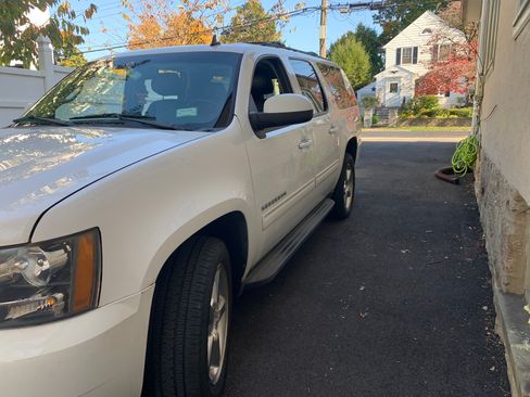 Used 2012 Chevrolet Suburban LT image 23