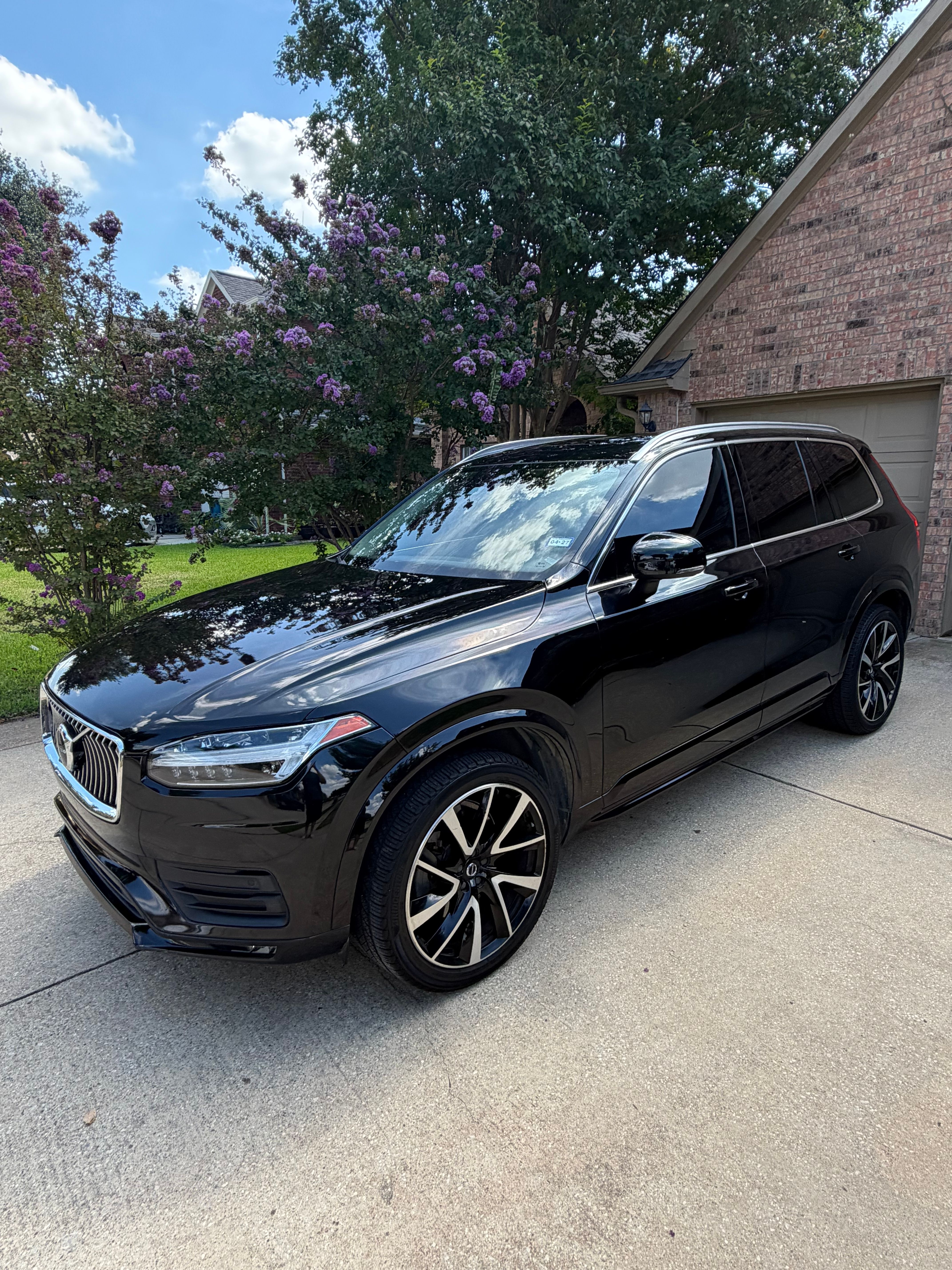 Used 2020 Volvo XC90 T6 Momentum w/ Protection Package AWD/4WD image 1