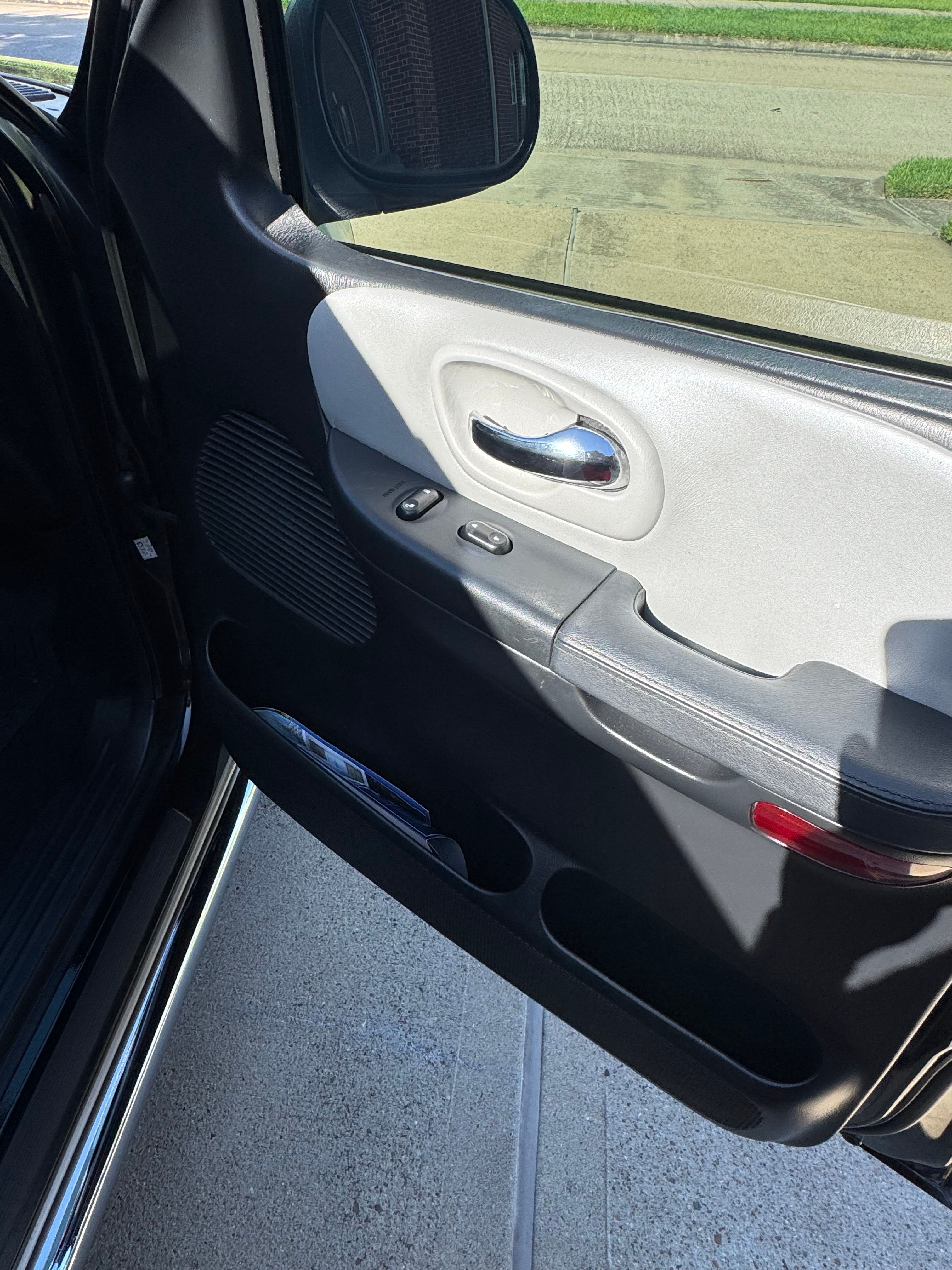 Used 2003 Ford F150 Harley-Davidson RWD image 9