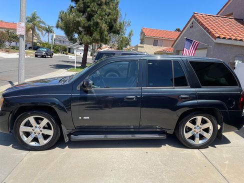 Used 2008 Chevrolet TrailBlazer SS w/ Sun And 6-Disc Cd Package AWD/4WD image 2