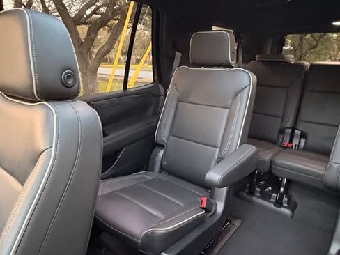 Used 2022 GMC Yukon SLT w/ SLT Premium Package RWD image 9