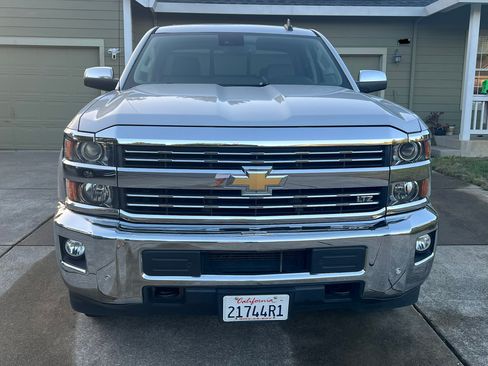 Used 2015 Chevrolet Silverado 2500 LTZ w/ Driver Alert Package AWD/4WD image 5