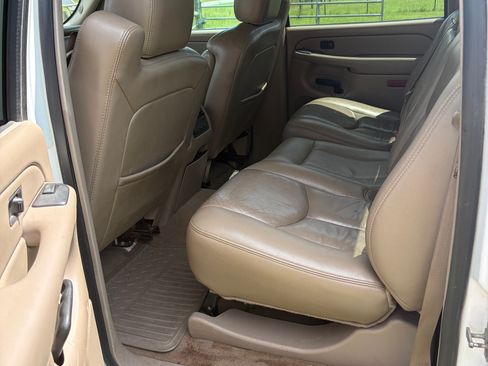 Used 2006 GMC Sierra 2500 SLT w/ Heavy-Duty Power Package AWD/4WD image 11